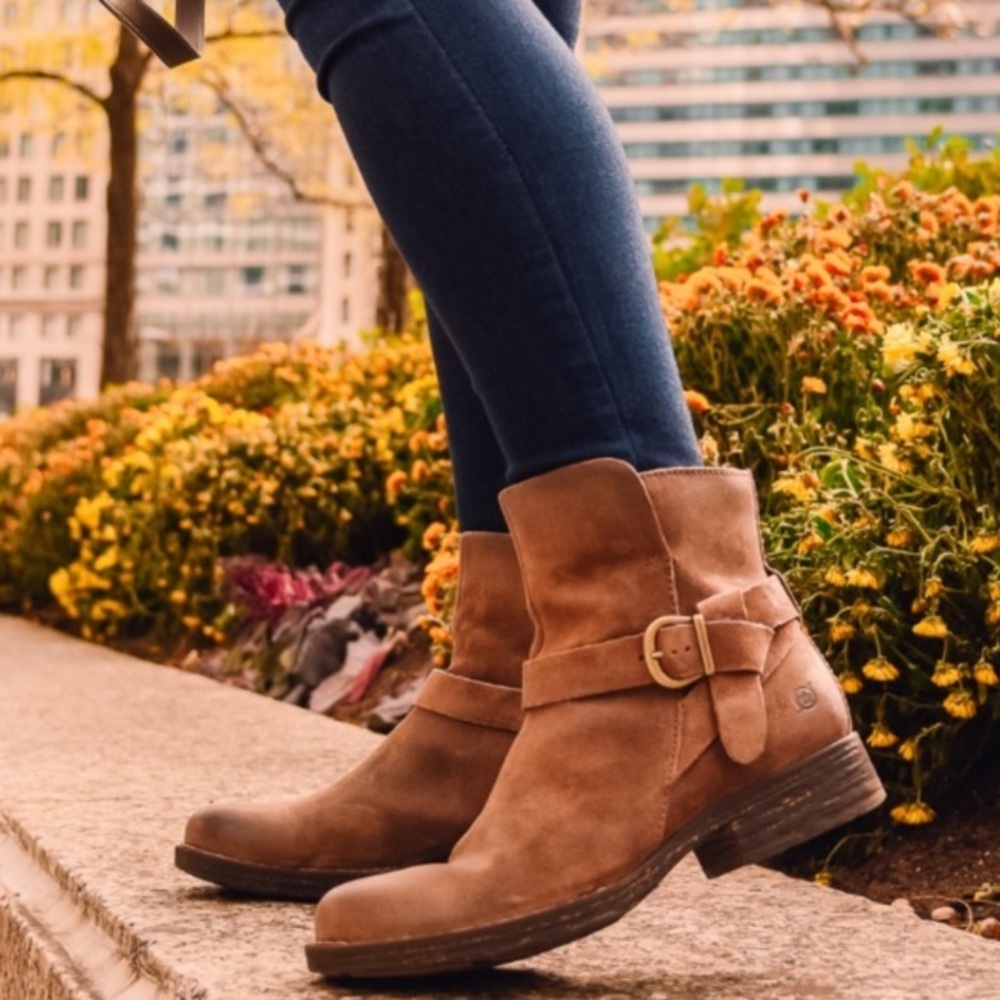 Born Suede Syd Boots with stacked heel Excellent condition size 10